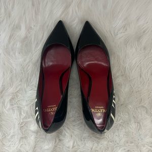 Valentino garavani logo print patent black & white pumps size 37.5